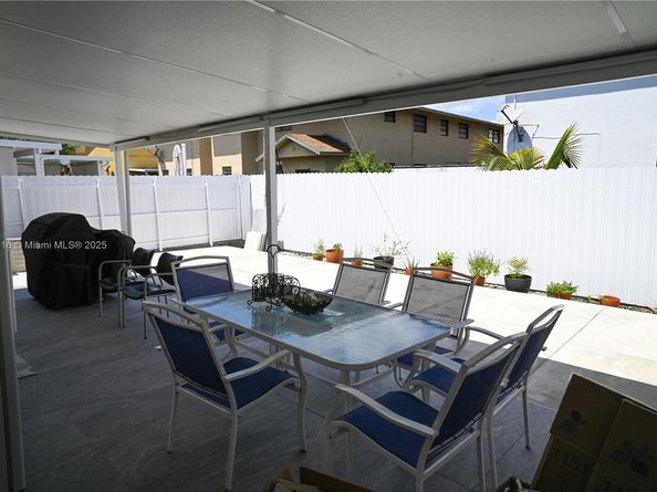 1417 W 40th St, Hialeah FL 33012