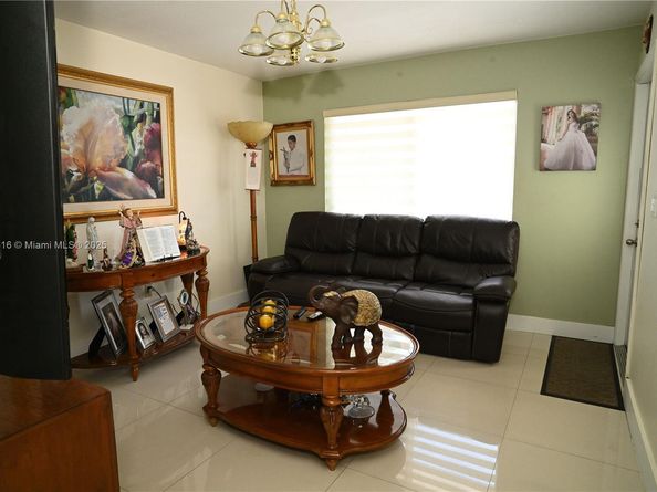 1417 W 40th St, Hialeah FL 33012