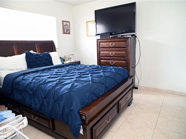 1417 W 40th St, Hialeah FL 33012