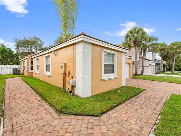 15624 NW 12th Rd, Pembroke Pines FL 33028