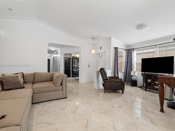 15624 NW 12th Rd, Pembroke Pines FL 33028