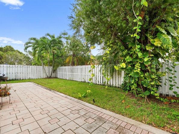 15624 NW 12th Rd, Pembroke Pines FL 33028