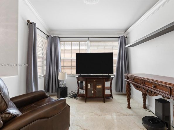 15624 NW 12th Rd, Pembroke Pines FL 33028