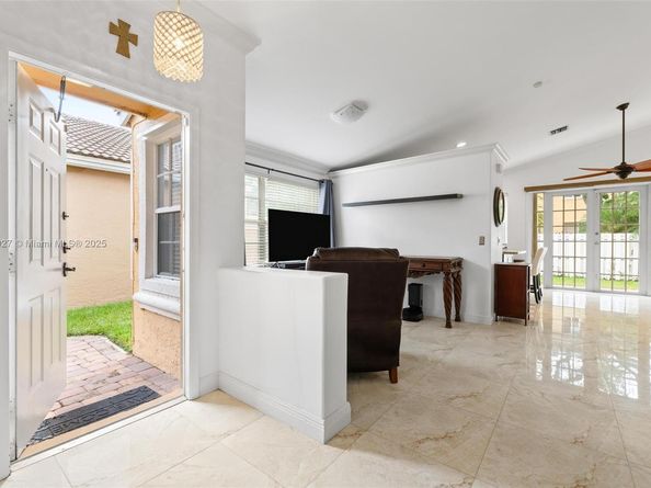 15624 NW 12th Rd, Pembroke Pines FL 33028