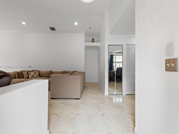 15624 NW 12th Rd, Pembroke Pines FL 33028