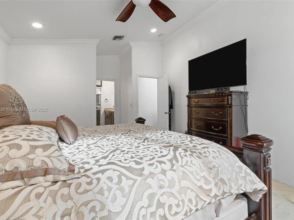 15624 NW 12th Rd, Pembroke Pines FL 33028