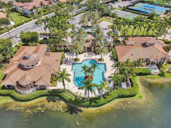 1571 Breakwater Ter, Hollywood FL 33019