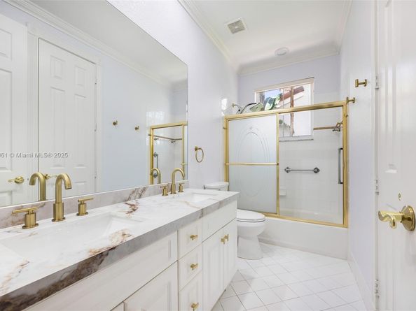 1571 Breakwater Ter, Hollywood FL 33019