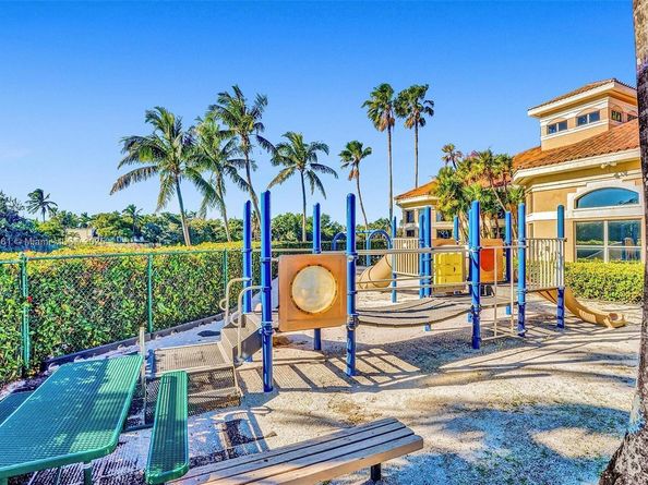 1571 Breakwater Ter, Hollywood FL 33019