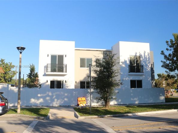 900 SW 24th Rd, Miami FL 33129