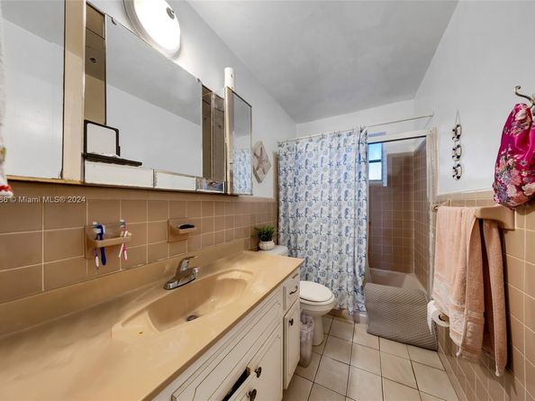 1211/1213 NW 32 Pl, Miami FL 33125