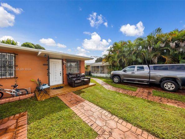 1211/1213 NW 32 Pl, Miami FL 33125