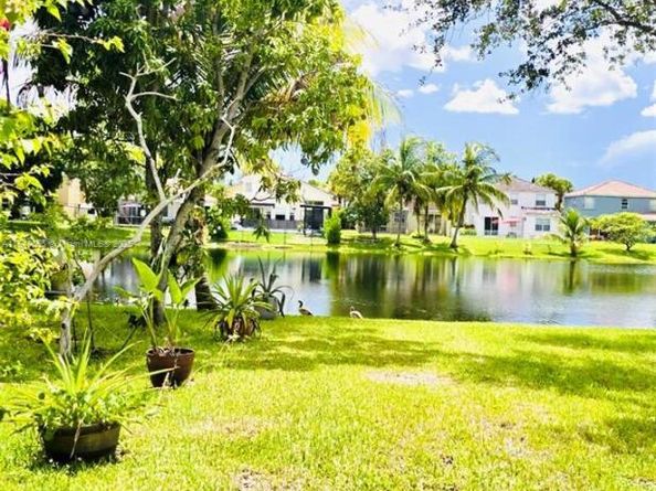 140 NW 151st Ave, Pembroke Pines FL 33028
