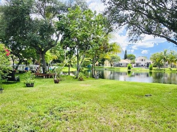 140 NW 151st Ave, Pembroke Pines FL 33028