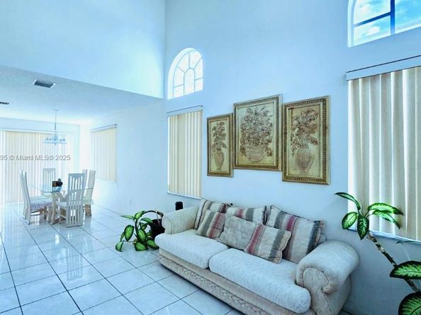 140 NW 151st Ave, Pembroke Pines FL 33028
