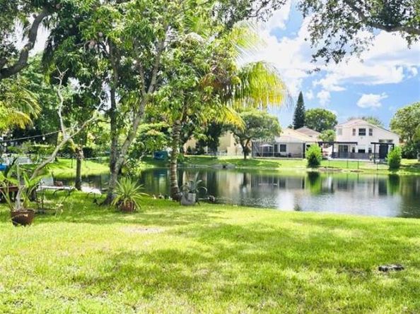 140 NW 151st Ave, Pembroke Pines FL 33028