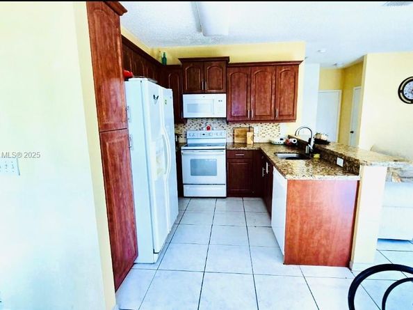 140 NW 151st Ave, Pembroke Pines FL 33028