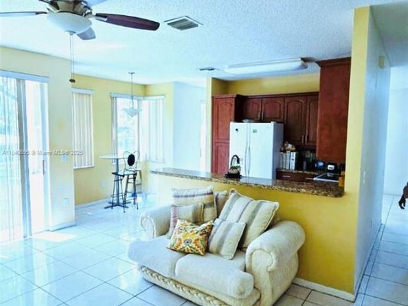 140 NW 151st Ave, Pembroke Pines FL 33028