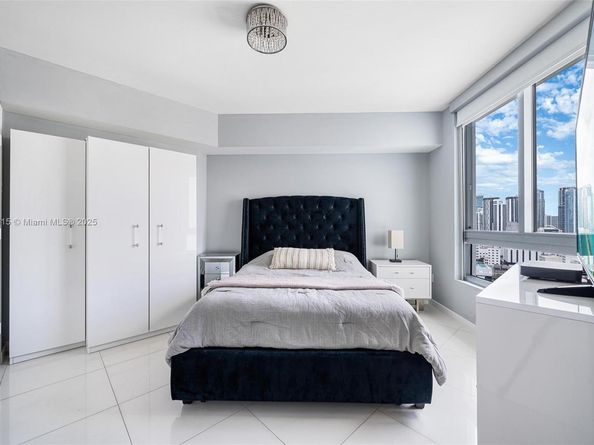 350 S Miami Ave 2505, Miami FL 33130