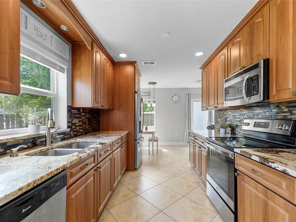 208 SW 159th Ln, Sunrise FL 33326