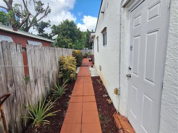 7561 Meridian St, Miramar FL 33023