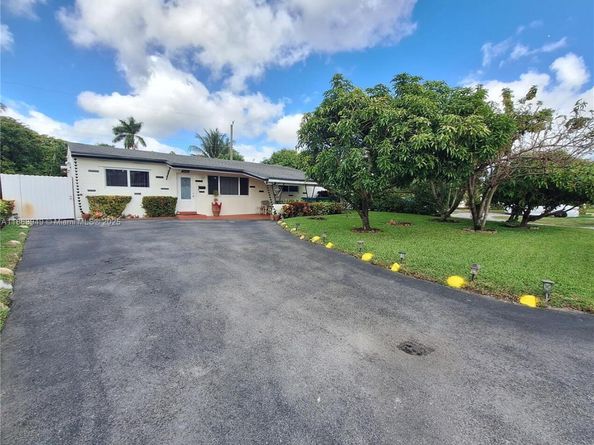 7561 Meridian St, Miramar FL 33023