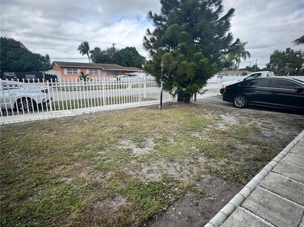 18415 NW 42nd Pl, Miami Gardens FL 33055