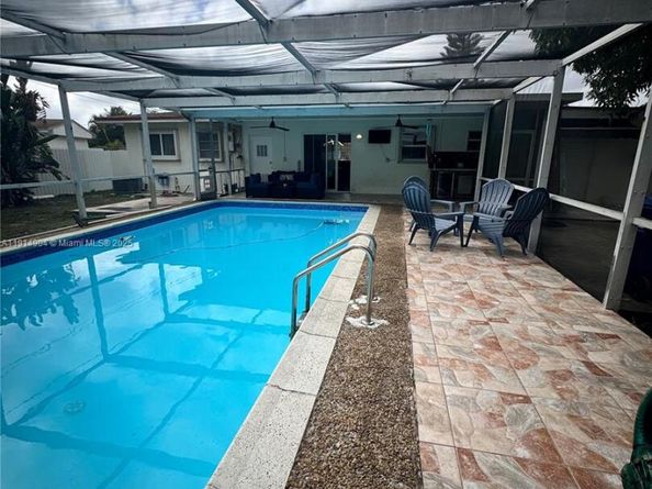 18415 NW 42nd Pl, Miami Gardens FL 33055