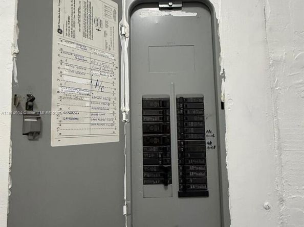 18415 NW 42nd Pl, Miami Gardens FL 33055