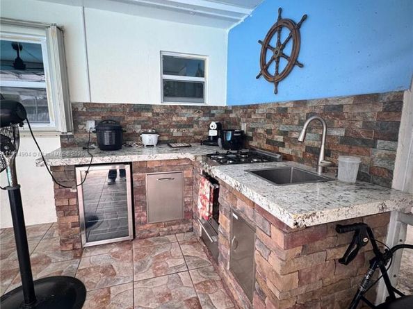 18415 NW 42nd Pl, Miami Gardens FL 33055