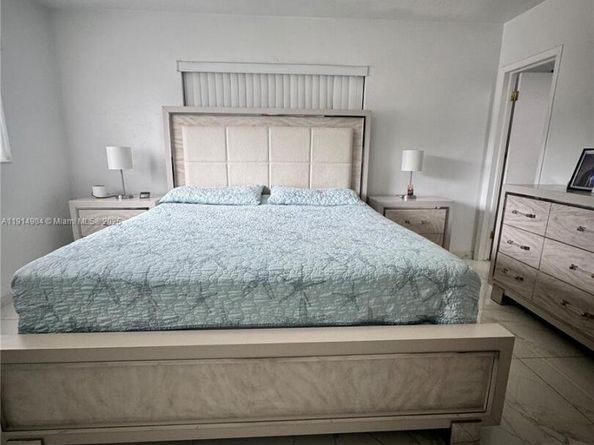 18415 NW 42nd Pl, Miami Gardens FL 33055