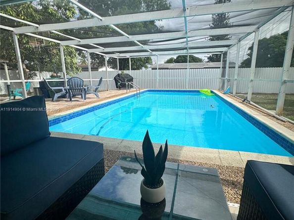 18415 NW 42nd Pl, Miami Gardens FL 33055