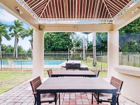 9340 Fontainebleau Blvd W314, Miami FL 33172