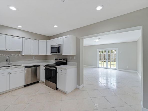 1721 SW 46th Ave, Fort Lauderdale FL 33317
