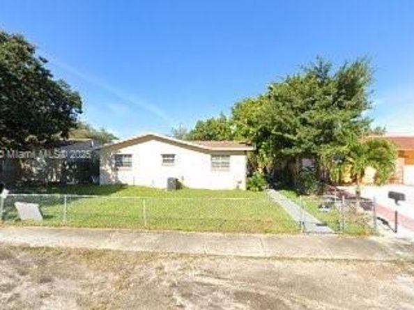 2441-2443 Sherman St, Hollywood FL 33020