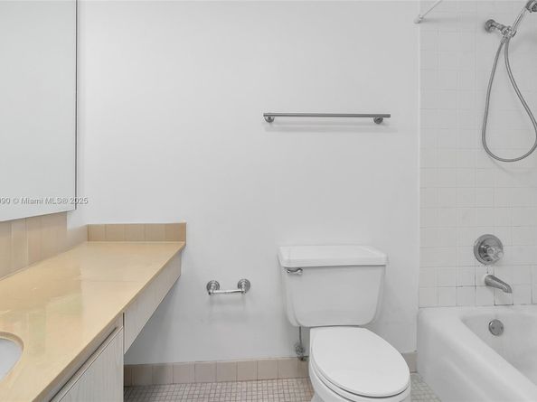 251 174th St 2115, Sunny Isles Beach FL 33160