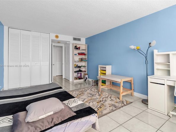 251 174th St 2115, Sunny Isles Beach FL 33160