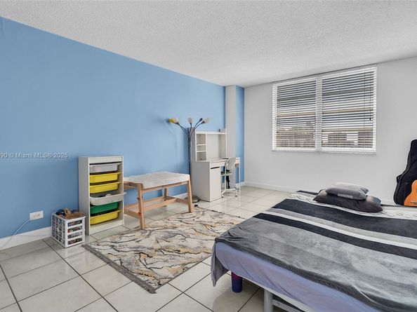 251 174th St 2115, Sunny Isles Beach FL 33160