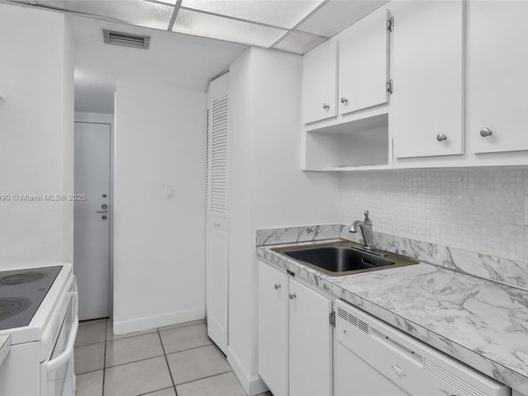 251 174th St 2115, Sunny Isles Beach FL 33160