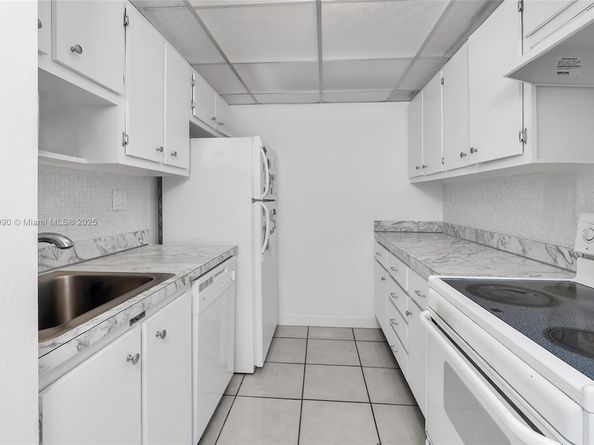 251 174th St 2115, Sunny Isles Beach FL 33160