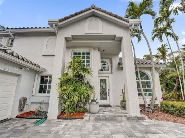 1078 Laguna Springs Dr, Weston FL 33326