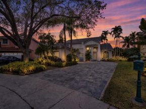 1078 Laguna Springs Dr, Weston FL 33326