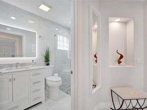 1078 Laguna Springs Dr, Weston FL 33326