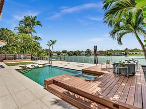 2320 NE 211th St, Miami FL 33180