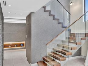 2320 NE 211th St, Miami FL 33180