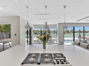 2320 NE 211th St, Miami FL 33180