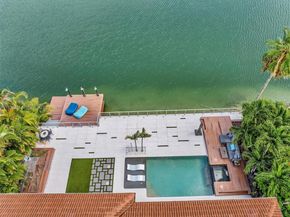 2320 NE 211th St, Miami FL 33180