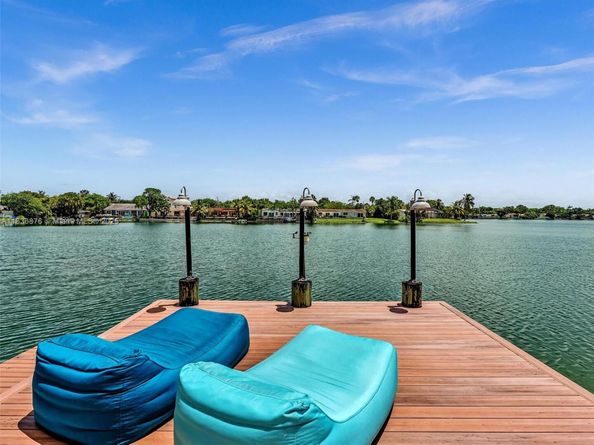 2320 NE 211th St, Miami FL 33180