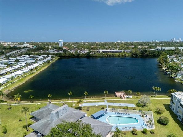 2200 Park Ln 109, Hollywood FL 33021