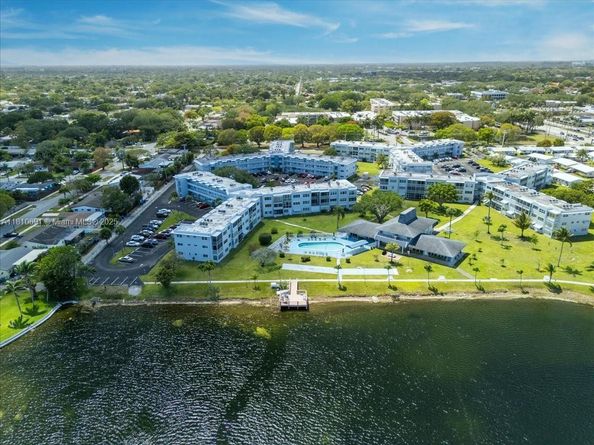 2200 Park Ln 109, Hollywood FL 33021